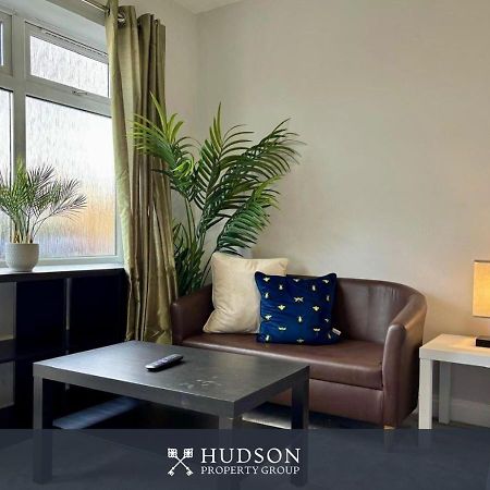 Donnington Apartments - Studio 1 Telford Exteriör bild